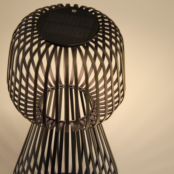 Настільна лампа Reiba – енергоефективне освітлення для дому