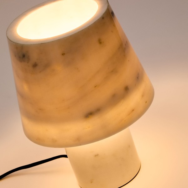 Настільна лампа Alaro – елегантний акцент у вашому інтер'єрі