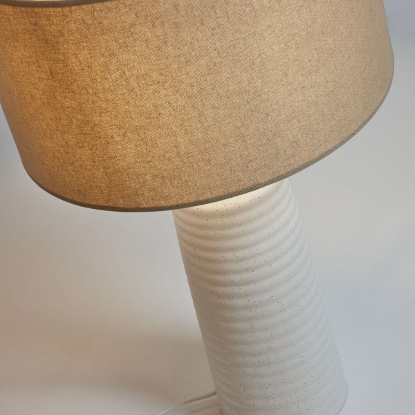 Настільна лампа Mijal - стильне та практичне освітлення для дому