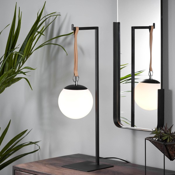 Настільна лампа Monteiro – стиль та елегантність