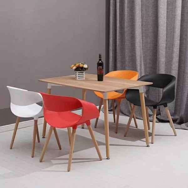 Пластиковий стілець Берта для кухні та кафе