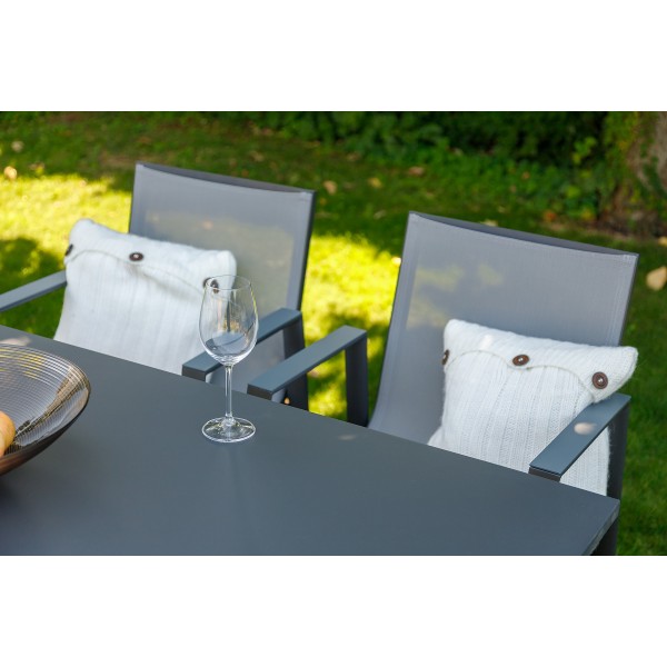 Стіл Caracas (Каракас) – стильний і практичний для вашої кухні або вулиці