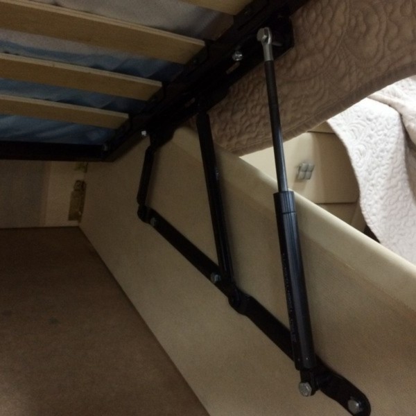 Ліжко Джустіна беж-карамельний