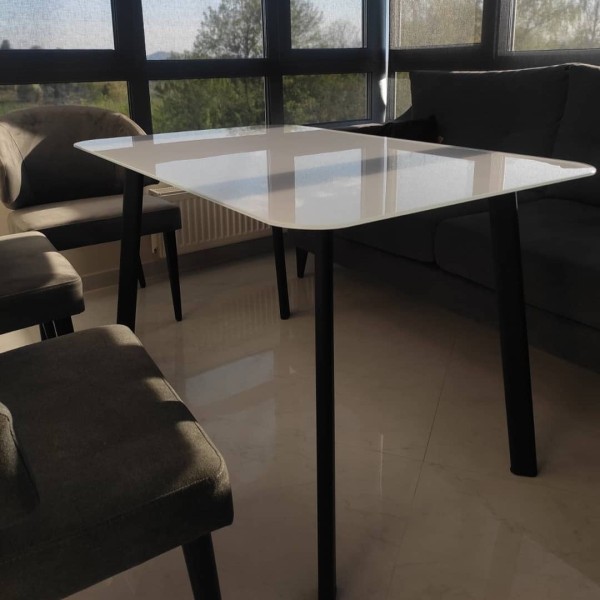 Кухонний стіл T-312 80х130 см з чорним каркасом і білою стільницею