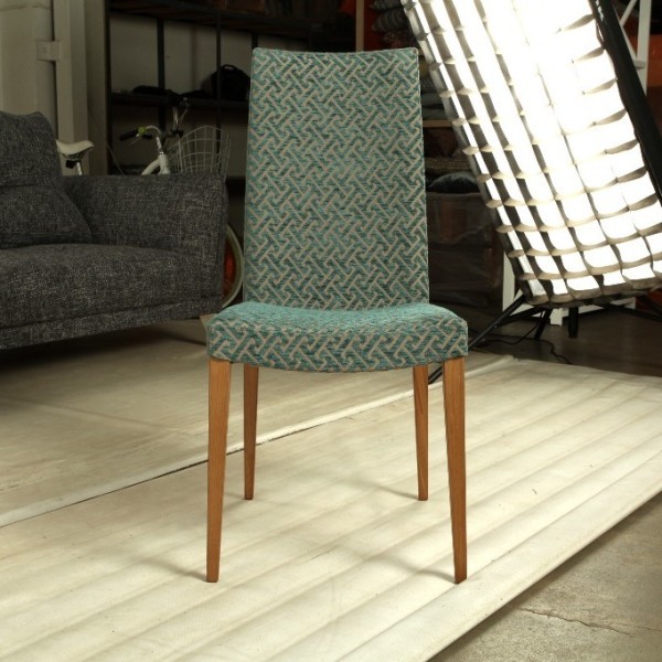 Стілець Левіс – стиль та комфорт для вашої кухні та кафе