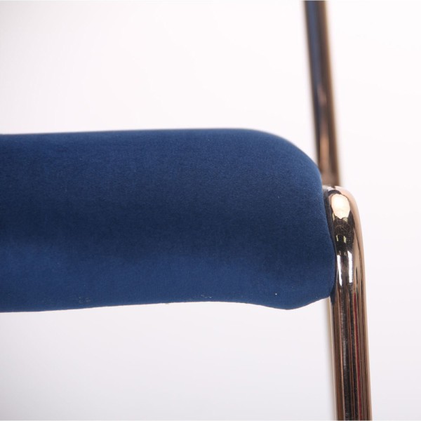 Стілець Alphabet A – ідеальний вибір для кухні та кафе