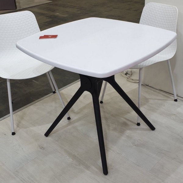 Стіл TP-20 80x80 см — стильний та універсальний стіл для дому та вулиці