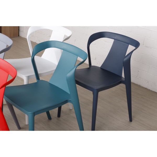 Стілець Iva – стильний вибір для дому та саду