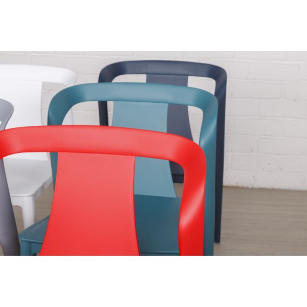 Стілець Iva – стильний вибір для дому та саду