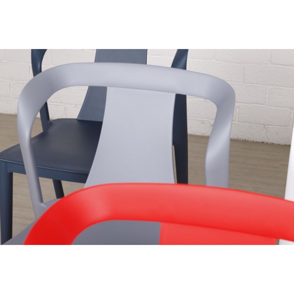 Стілець Iva – стильний вибір для дому та саду