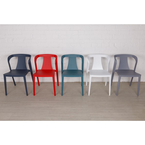 Стілець Iva – стильний вибір для дому та саду