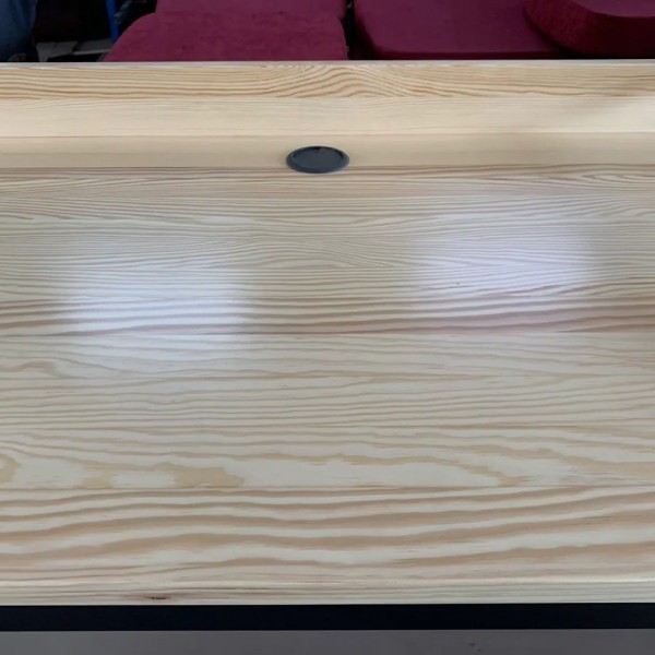 Комп'ютерний стіл Хокі – для комфортної роботи в офісі