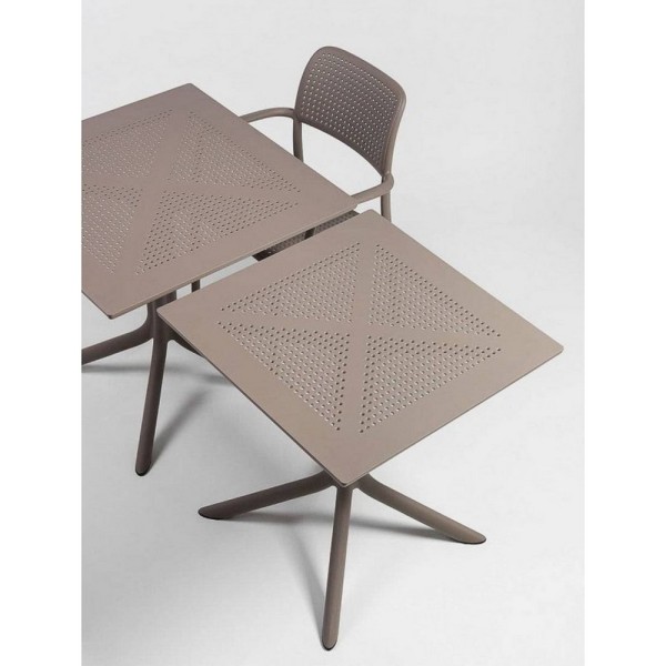 Стіл Clip 70 – стильний пластиковий стіл для кафе та саду