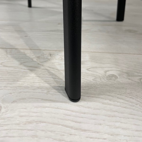 Крісло Lola — стильне рішення для вашого інтер'єру