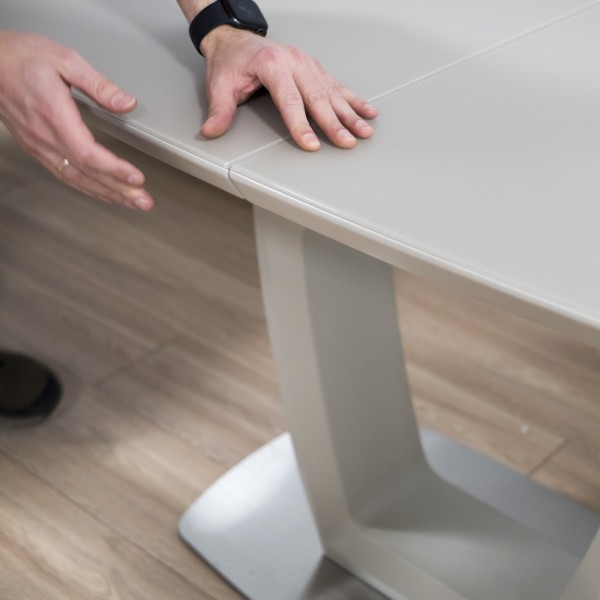 Стіл Arizona Beige Satin 120-160 см – ідеальний вибір для вашої кухні