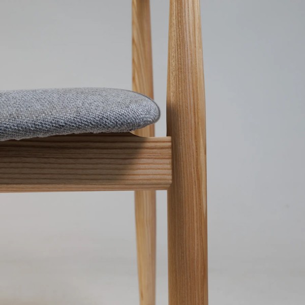 Стілець Mamont з натурального ясена – для вашої кухні або кафе