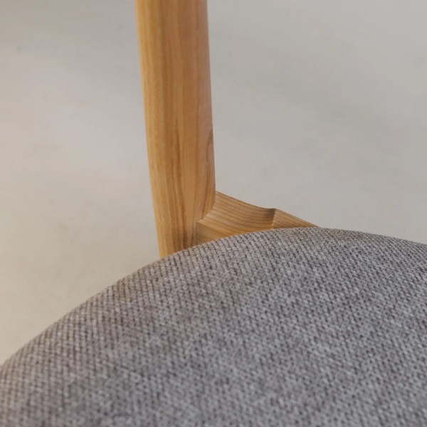 Стілець Mamont з натурального ясена – для вашої кухні або кафе