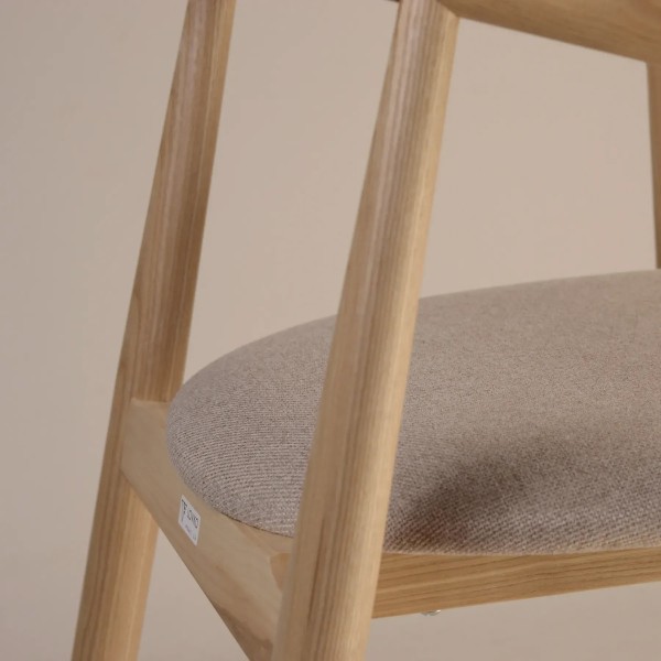 Стілець Mamont з натурального ясена – для вашої кухні або кафе