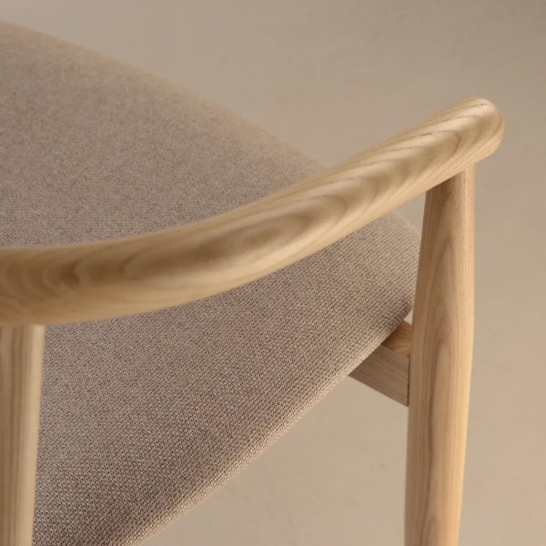 Стілець Mamont з натурального ясена – для вашої кухні або кафе