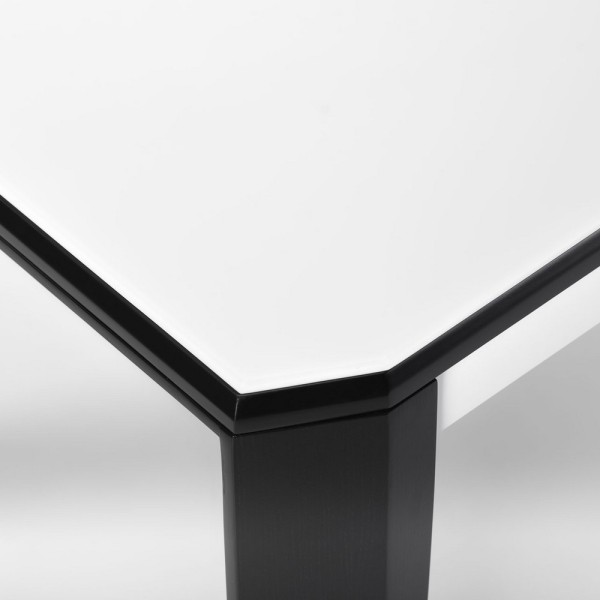 Стіл Варгас скляний — елегантність та функціональність для вашої кухні