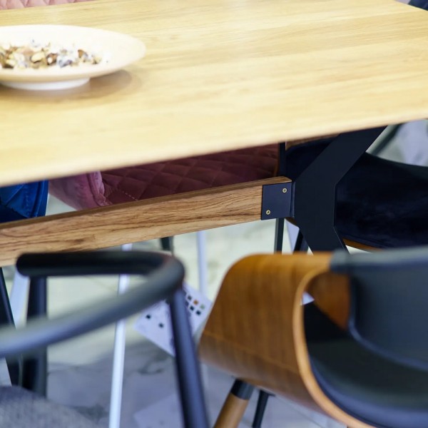 Стіл Stealth натуральний дуб — стильний вибір для кухні чи кафе