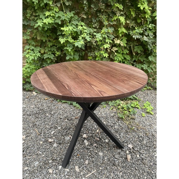 Обідній стіл Exes – стильний стіл для кухні та кафе