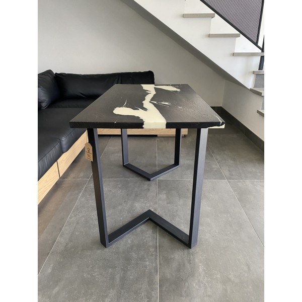 Обідній стіл Black&White: ідеальне поєднання металу та дерева для вашої кухні