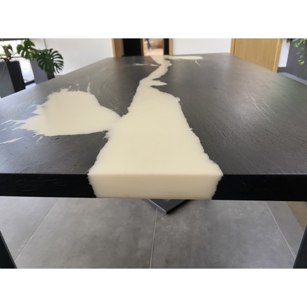 Обідній стіл Black&White: ідеальне поєднання металу та дерева для вашої кухні