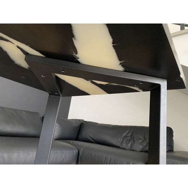 Обідній стіл Black&White: ідеальне поєднання металу та дерева для вашої кухні