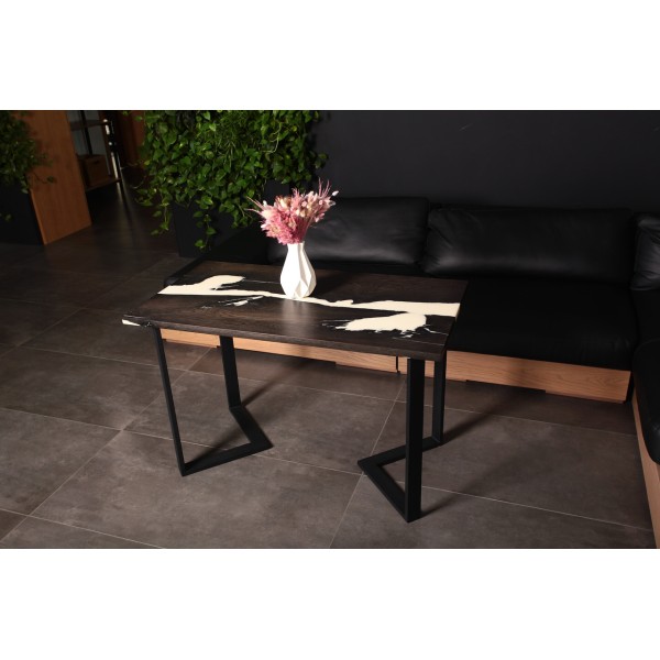 Обідній стіл Black&White: ідеальне поєднання металу та дерева для вашої кухні