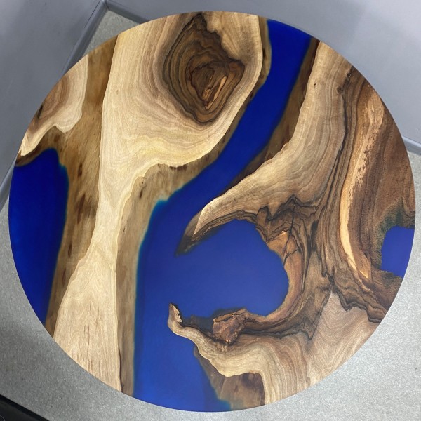 Обідній стіл із натурального дерева Горіх та епоксидної смоли