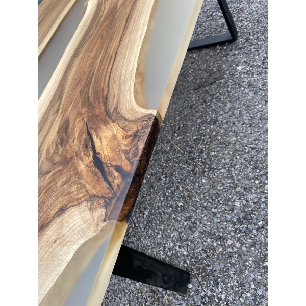 Обідній стіл Aware – стильний вибір для вашої кухні