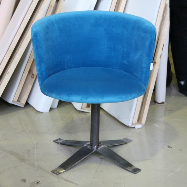 Крісло Svan MK – стильний вибір для дому та кафе