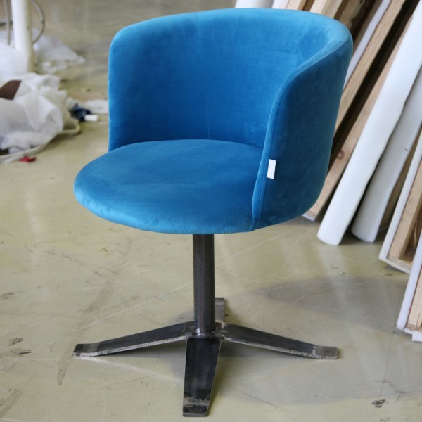 Крісло Svan MK – стильний вибір для дому та кафе