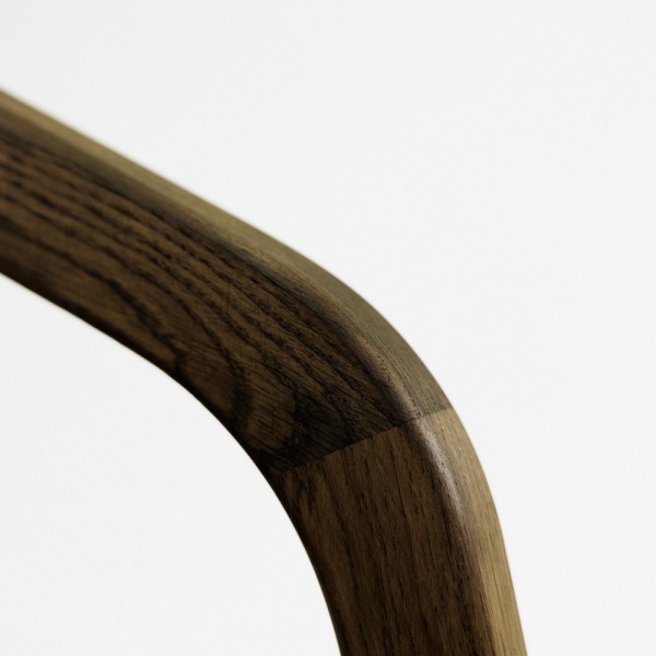 Крісло Otis темний дуб для дому та кафе