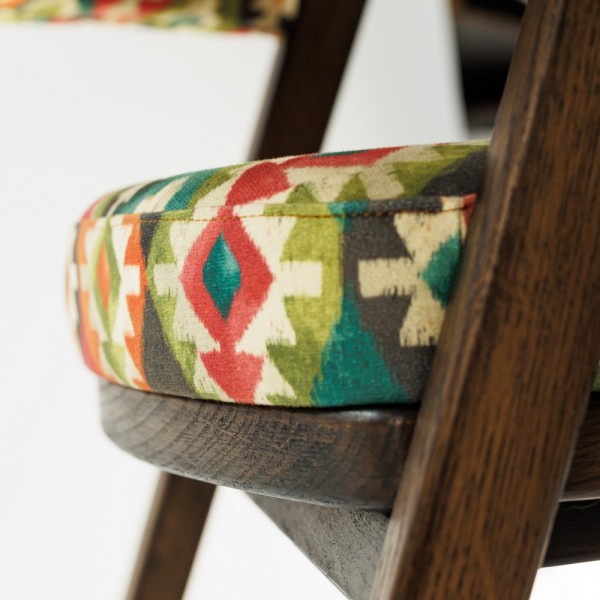 Крісло Otis темний дуб для дому та кафе