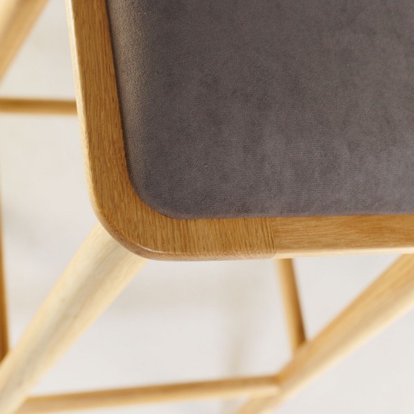 Напівбарний стілець Happy – ваш стильний вибір для дому та кафе