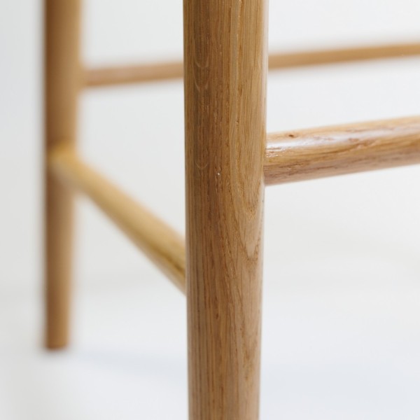 Напівбарний стілець Happy – ваш стильний вибір для дому та кафе