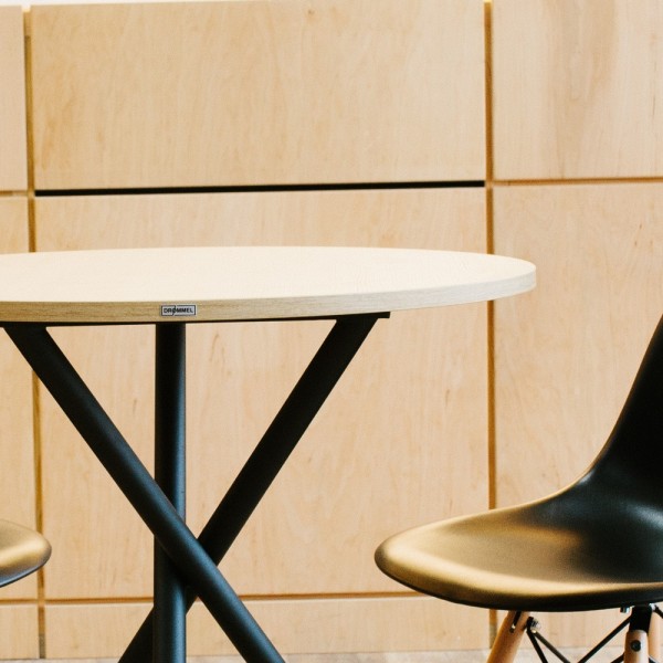 Круглий стіл K для кухні та кафе