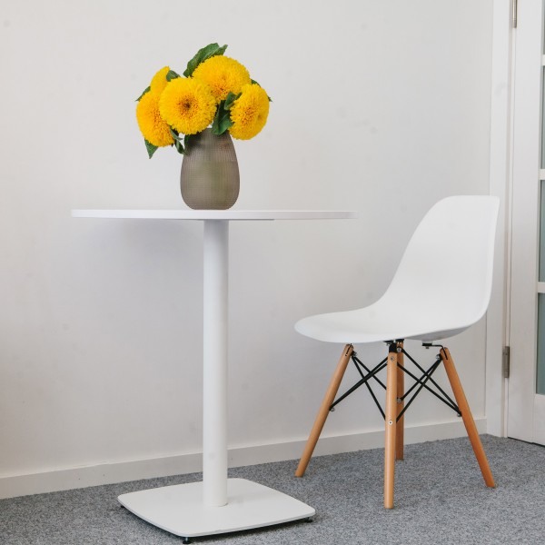 Стіл R4 — Стильний кухонний стіл для дому та кафе