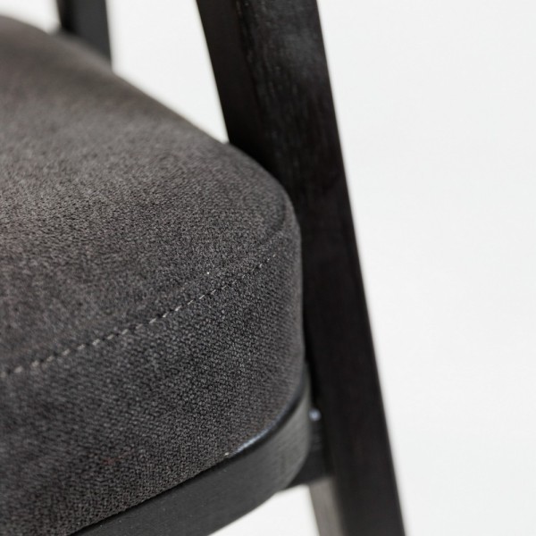 Крісло Otis чорне - елегантність та комфорт для вашого інтер'єру