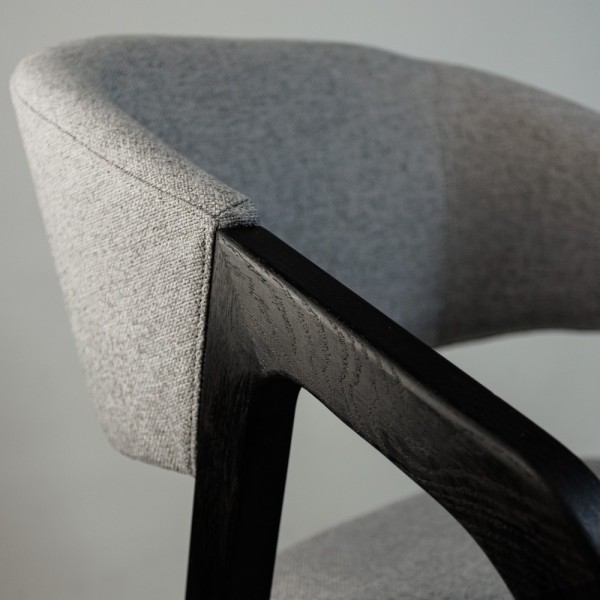 Крісло Otis чорне - елегантність та комфорт для вашого інтер'єру