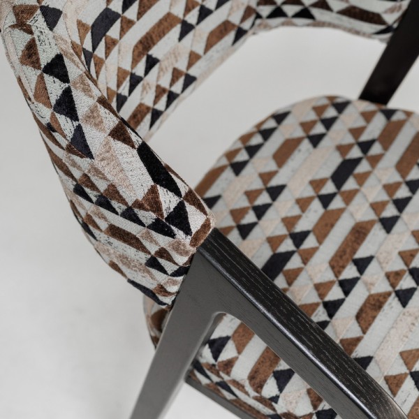 Крісло Otis чорне - елегантність та комфорт для вашого інтер'єру