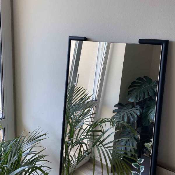 Підлогове дзеркало M2 - стиль та елегантність для вашої спальні